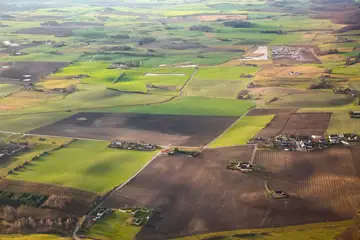 Kommunala öar på fel sida gränsen
