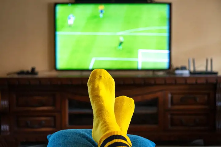 Fotbollsfeber får frånvaron att rusa
